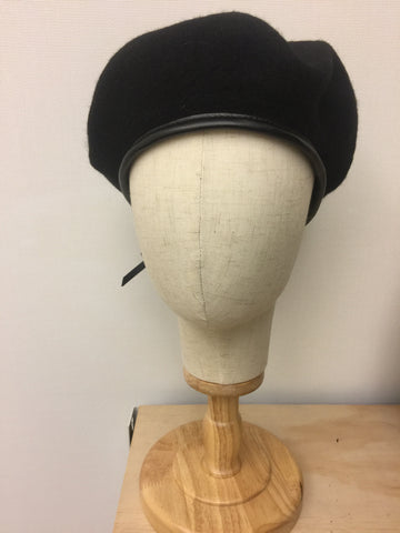 wool.beret.black