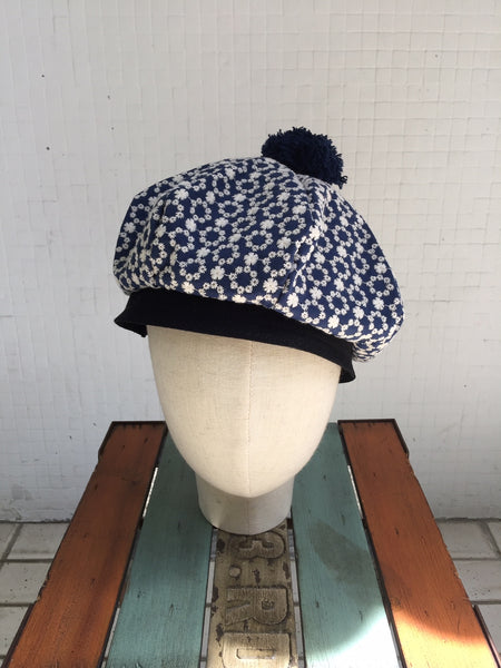 EA.hats-藍底白繡線太陽花南瓜貝蕾帽 《南瓜刺繡帽系列》
